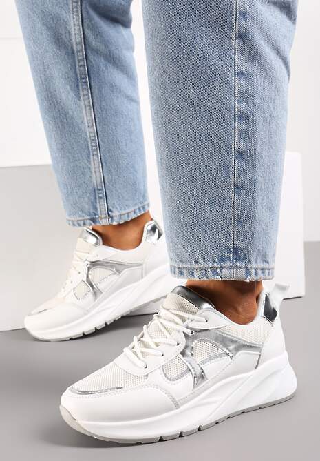 Białe Sneakersy na Niskiej Platformie z Ozdobnymi Wstawkami Perforacją i Brokatem Akarine