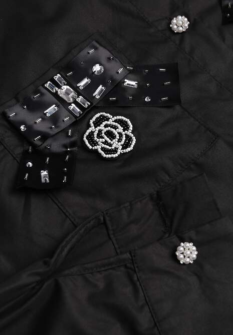 Camasa Neagra Clasica cu Buzunare Decorata cu Pietre Strass si Detaliu Floral Herlla 6