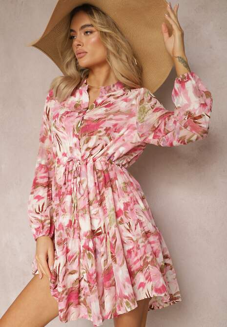 Różowa Sukienka Mini z Długimi Rękawami i Falbanką Ozdobiona Kwiatowym Wzorem Nadkira