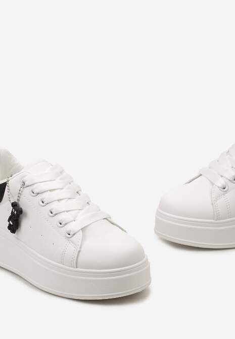 Sneakerși Alb-Negri pe Platformă Joasă Decorați cu Pandantiv cu Figurină Darenda 6