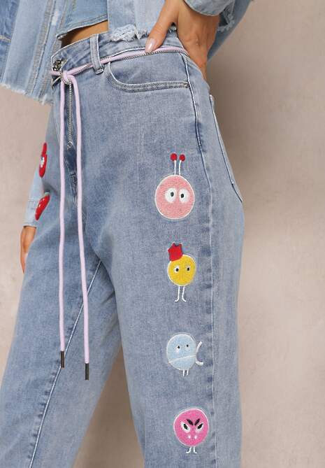 Blugi albaștri Mom Fit decorați cu petice pe picioare și șnur în talie Arelea 5