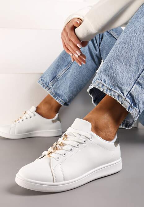 Biało-Złote Sneakersy z Metalicznymi Aplikacjami między Sznurówkami Viaprela