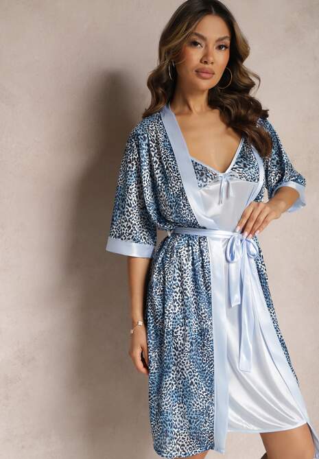 Niebieski Komplet Piżamowy ze Szlafrokiem i Elegancką Koszulą Nocną w Drobne Cętki Seraphim