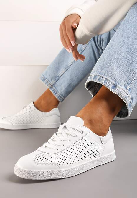 Białe Sneakersy ze Skóry z Perforacją i Sznurowaniem Briarta
