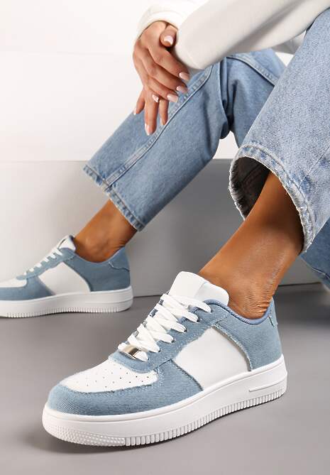 Biało-Niebieskie Klasyczne Sneakersy z Perforacją i Sznurowaniem Natessu