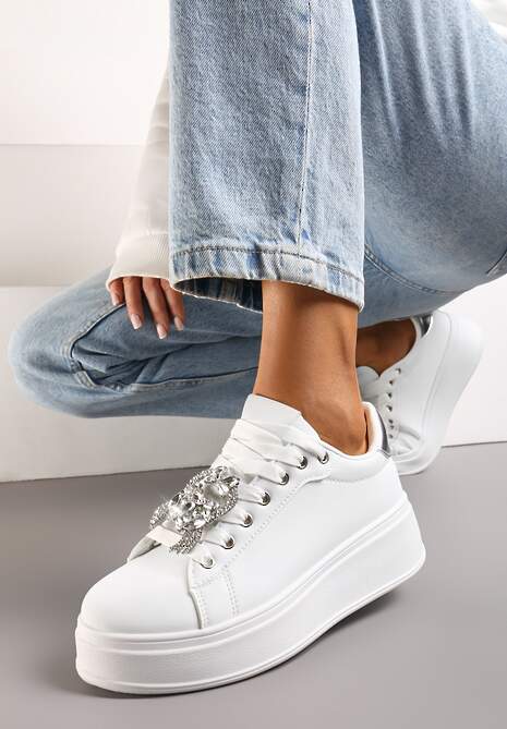 Biało-Srebrne Sneakersy z Platformą i Odpinanymi Biżuteryjnymi Aplikacjami na Sznurówkach Tamaki