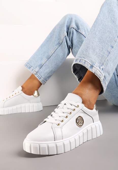 Białe Sneakersy Skórzane na Niskiej Platformie z Metaliczną Ozdobą Bellinia