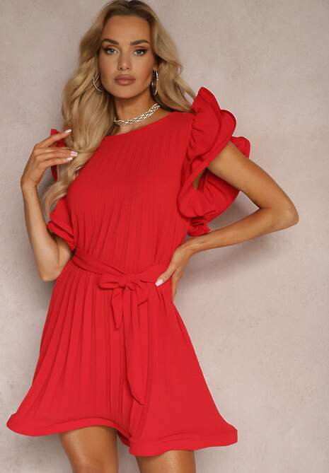 Czerwona Sukienka o Plisowanym Kroju z Falbankami i Materiałowym Paskiem Criselle