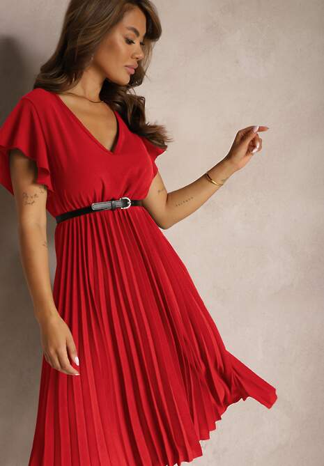 Czerwona Rozkloszowana Sukienka z Plisami i Dekoltem w V Rissari