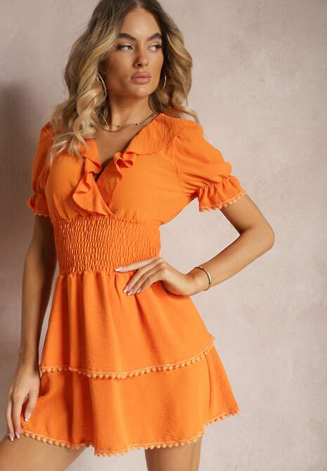 Pomarańczowa Rozkloszowana Sukienka z Gumką w Talii i Ozdobnymi Falbankami przy Dekolcie Arcidia