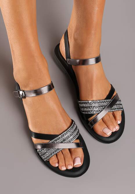 Czarne Płaskie Sandały z Metalicznymi Paskami Ozdobione Cyrkoniami Tinalda
