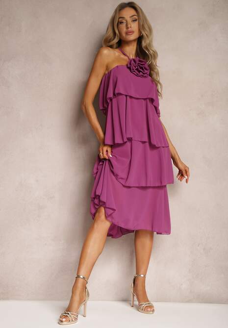 Fioletowa Sukienka z Kwiatową Broszką Wykończona Falbanami i Wiązaniem na Szyi Tinashell