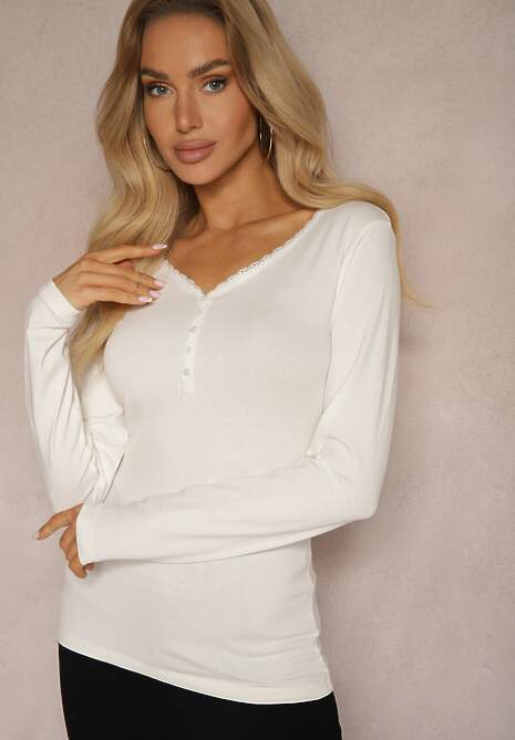 Biała Bluzka Longsleeve z Guziczkami Przy Dekolcie Kaivenna 4