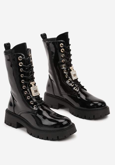 Czarne Botki Workery na Grubej Podeszwie Ozdobione Lakierowanym Połyskiem i Cyrkoniami Deloriana 5