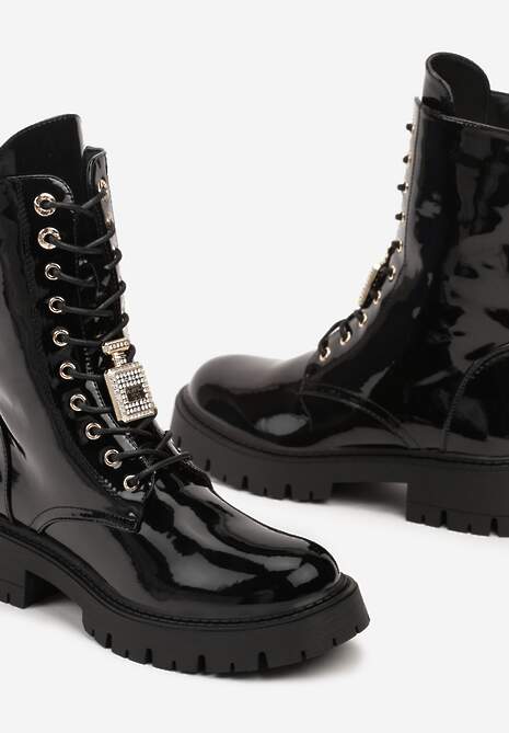 Czarne Botki Workery na Grubej Podeszwie Ozdobione Lakierowanym Połyskiem i Cyrkoniami Deloriana 6