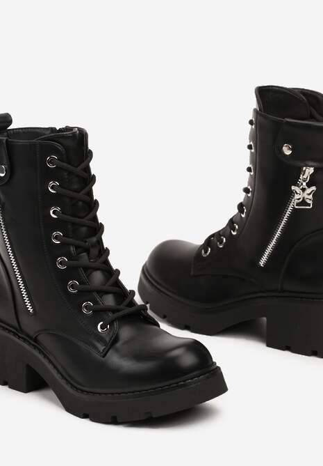 Czarne Botki Typu Trapery na Niskim Obcasie z Imitacją Suwaka i Zawieszką przy Cholewce Gartia 6