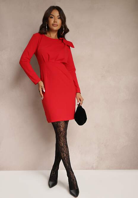 Czerwona Koktajlowa Sukienka o Dopasowanym Kroju z Kokardą na Ramieniu Innathia