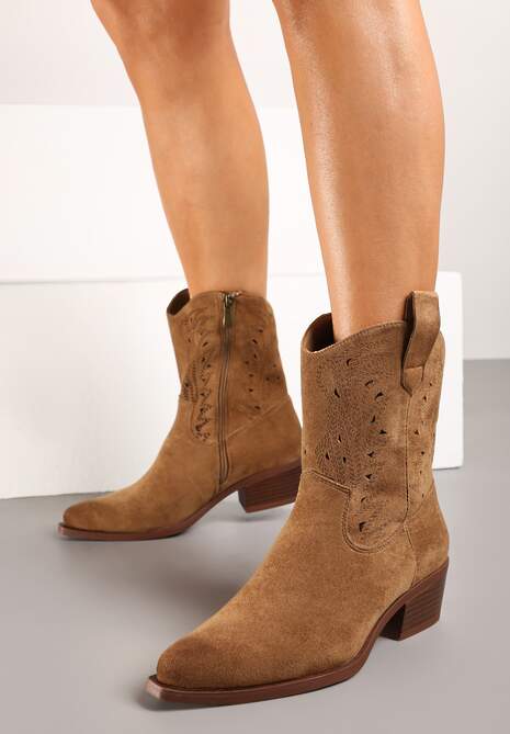 Ciemnobeżowe Ażurowe Botki Kowbojki z Imitacji Zamszu na Słupkowym Obcasie Etarissa