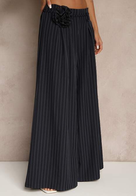Granatowe Spodnie Palazzo High Waist Ozdobione Broszką Kwiatem Folassea 4