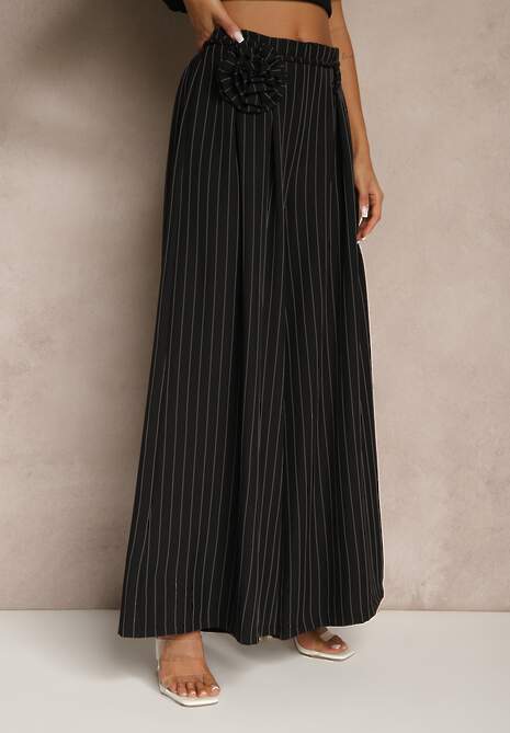 Czarne Spodnie Palazzo High Waist Ozdobione Broszką Kwiatem Folassea 4