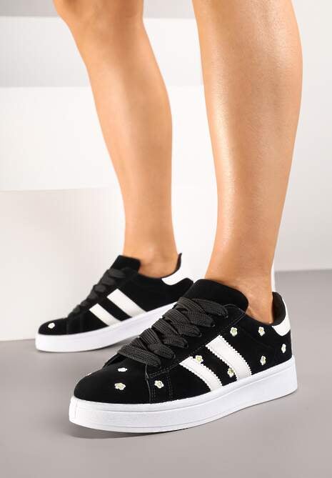 Czarne Sneakersy Ozdobione Haftowanymi Kwiatami i Paskami Malirelle