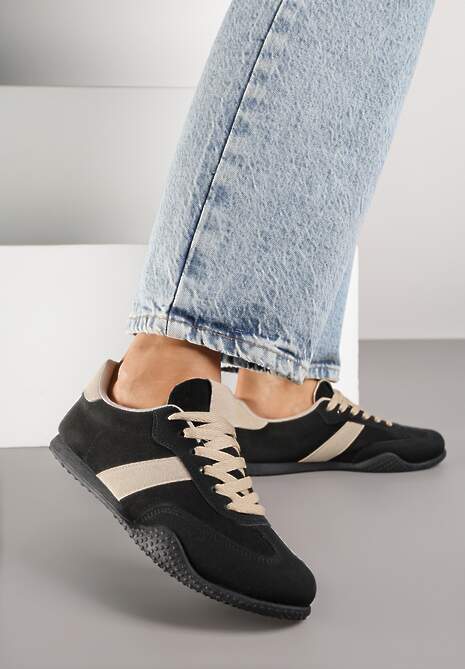 Czarne Sneakersy Ozdobione Tłoczeniem Halennesa