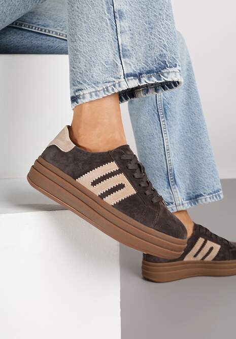 Ciemnobrązowe Sneakersy Zamszowe na Platformie z Wkładką ze Skóry Naturalnej i Aplikacją Rilarina