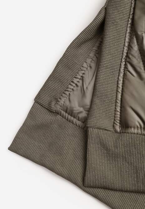 Zielona Przejściowa Kurtka z Kapturem Zdobiona Pikowaniem Fesulia 6