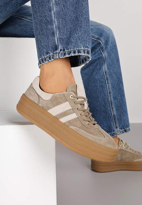 Ciemnobeżowe Sneakersy Zamszowe na Platformie ze Skórzaną Wkładką Ozdobione Paskiem Adivrie