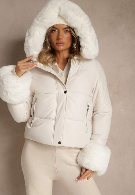 Biała Kurtka z Pikowanymi Przeszyciami i Futerkowymi Zdobieniami Olindea