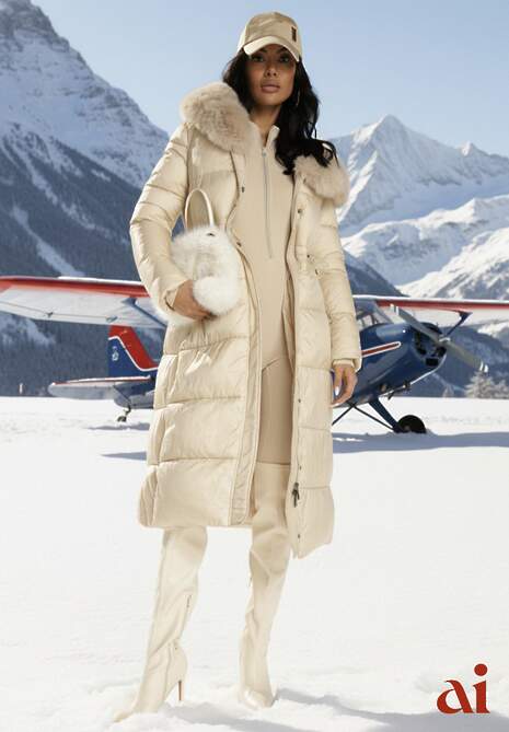 Beżowa Puchowa Kurtka Pikowana o Długim Kroju z Kapturem z Futerkiem Bavea