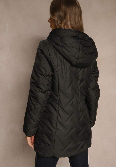 Czarna Dwustronna Kurtka z Kapturem Pikowanymi Przeszyciami i Futerkiem Rossalea 5