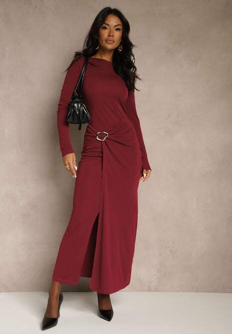 Bordowa Elegancka Sukienka Zdobiona Marszczeniem i Metaliczną Aplikacją Raselia