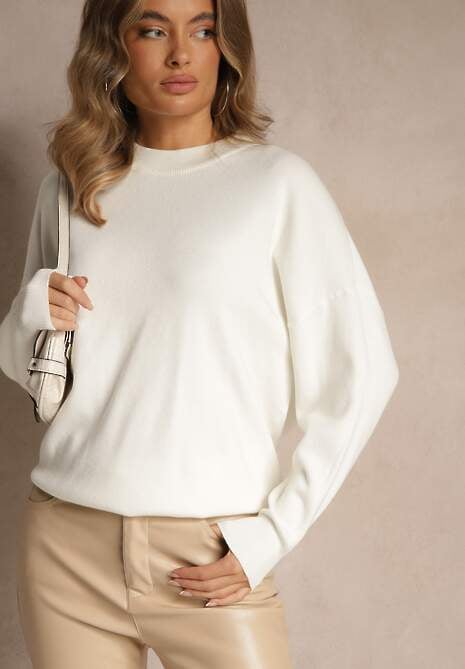 Biały Nietoperzowy Sweter w Minimalistycznym Stylu Raliava