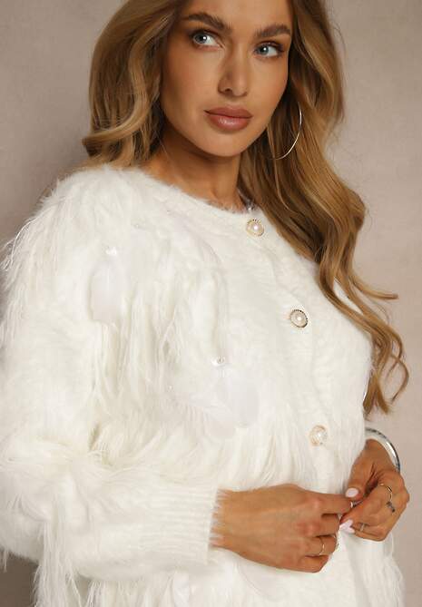 Jasnobeżowy Kardigan w Eleganckim Stylu z Imitacją Piór i Perłowymi Guzikami Nessea 5