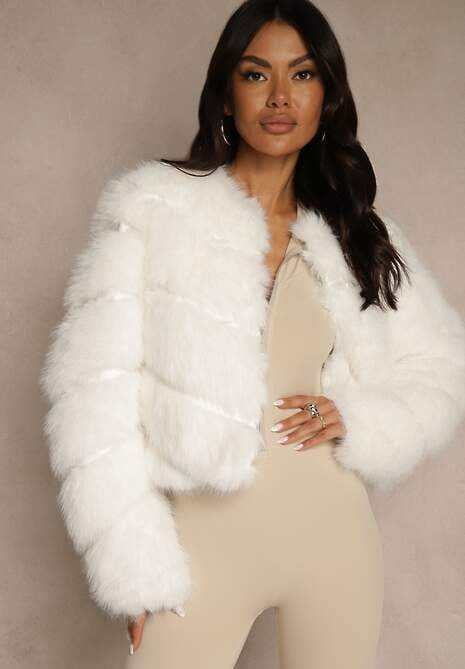 Biała Futrzana Kurtka o Krótkim Kroju Zapinana na Haftki Alorith 4