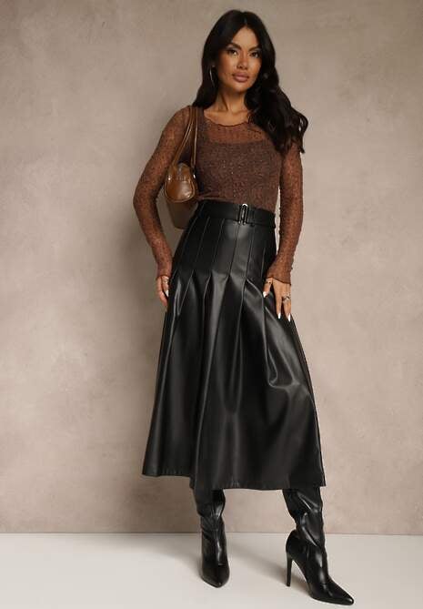 Czarna Plisowana Spódnica z Imitacji Skóry o Rozkloszowanym Kroju Tusdera