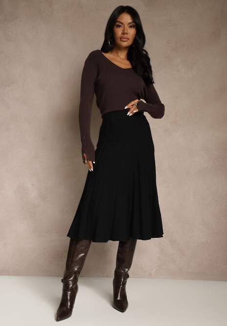 Czarna Dzianinowa Spódnica Plisowana o Rozkloszowanym Kroju Tuswia