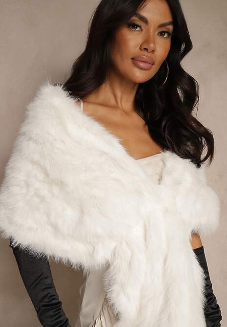 Białe Ponczo w Ozdobne Futerko Inesema 5