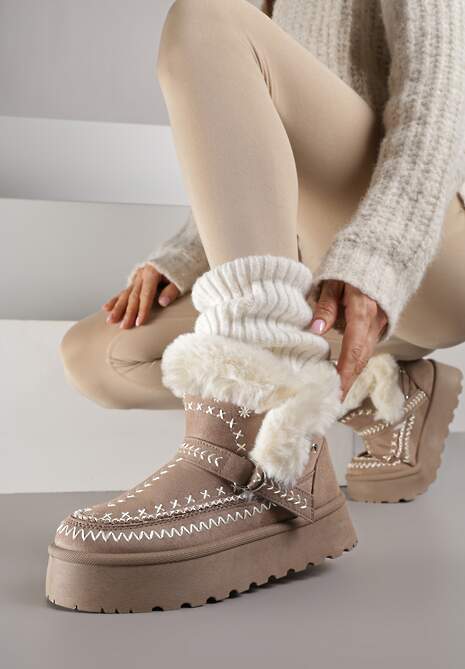 Ciemnobeżowe Śniegowce na Platformie z Futerkiem i Haftowanym Wzorem Celatusa