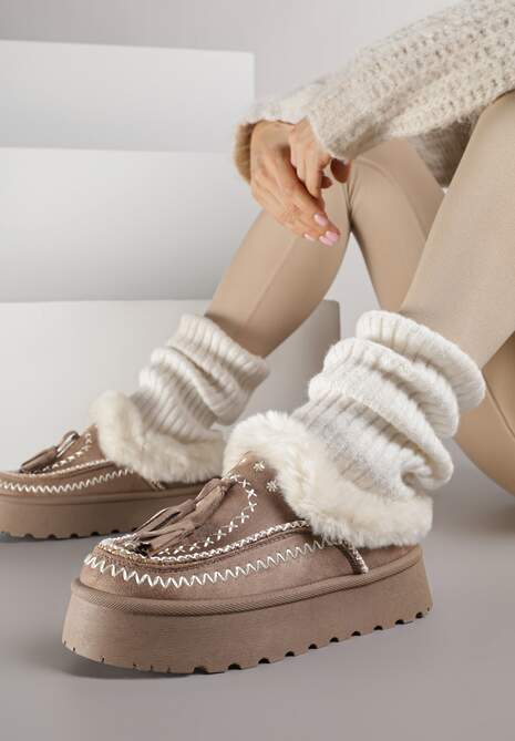 Ciemnobeżowe Śniegowce na Platformie Ozdobione Frędzlami i Haftem Ezivelle