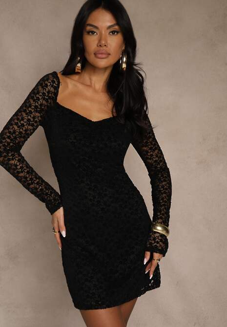 Czarna Dopasowana Sukienka z Koronki z Kwadratowym Dekoltem Uwedia