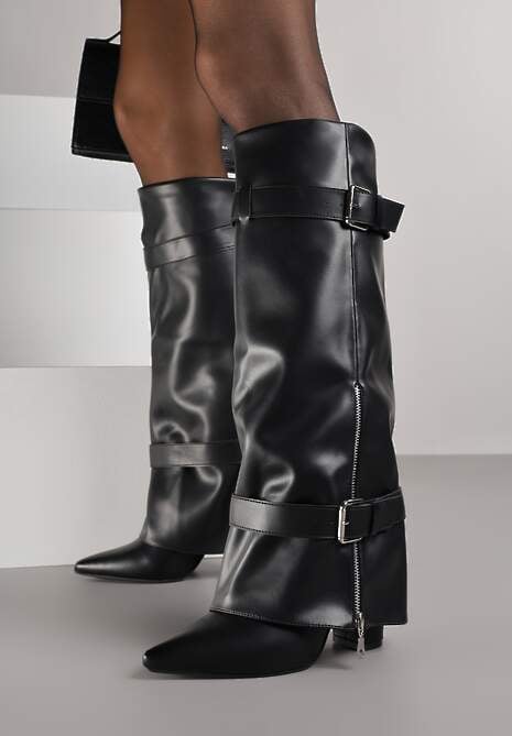 Czarne Kozaki na Słupku z Cholewką Imitującą Nogawkę ze Sprzączkami Unwedara