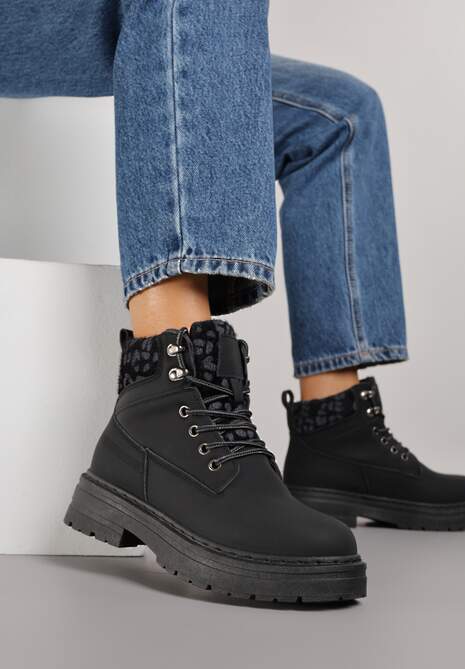 Czarne Trapery ze Wstawkami we Wzór Vetiara