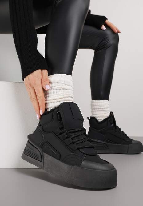 Czarne Sneakersy z Ociepleniem na Platformie z Tłoczeniem Newedela