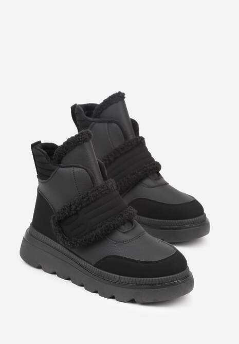 Czarne Śniegowce Ozdobione Futerkiem i Przeszyciami Newelara 5