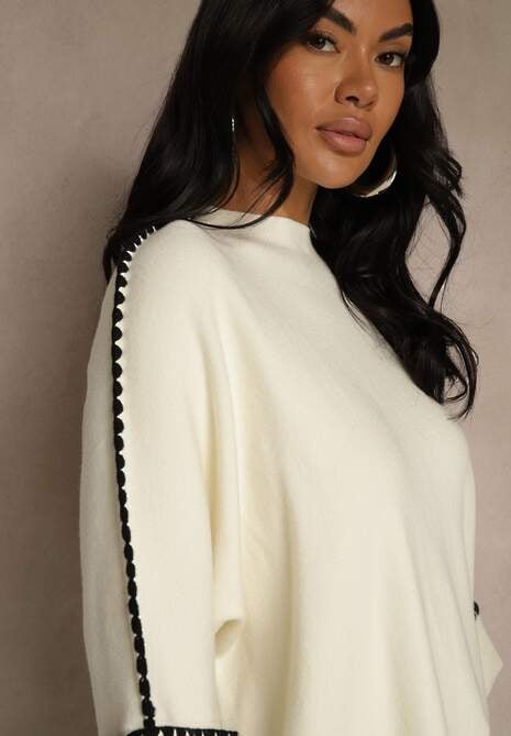 Jasnobeżowy Sweter Ozdobiony Lamówką na Rękawach Tusenna 5