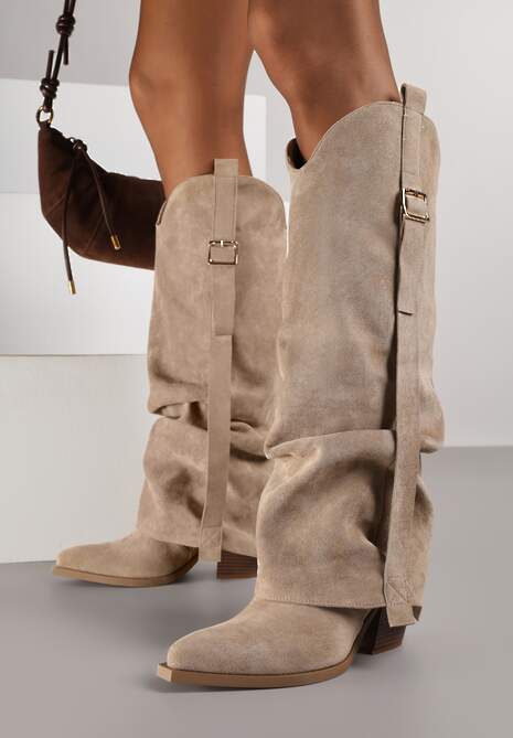 Ciemnobeżowe Kozaki na Stożku Typu Kowbojki Ozdobione Klamrą i Wywiniętą Cholewką Nalirella