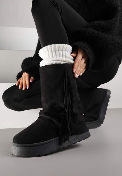 Czarne Botki Śniegowce z Wywiniętą Cholewką Zdobioną Frędzlami Sewela