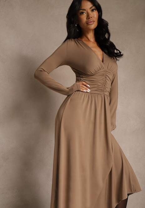 Brązowa Taliowana Sukienka Longsleeve z Wiskozą z Marszczeniem i Dekoltem V Elirie